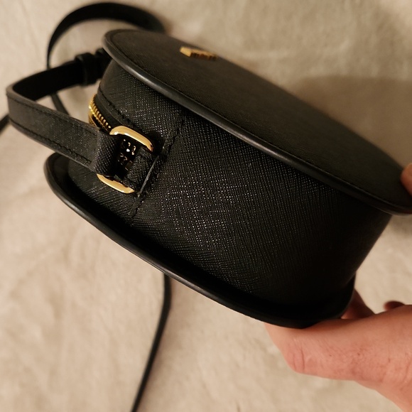 Michael Kors Jet Set Travel Crossbody in black - Picture 4 of 7